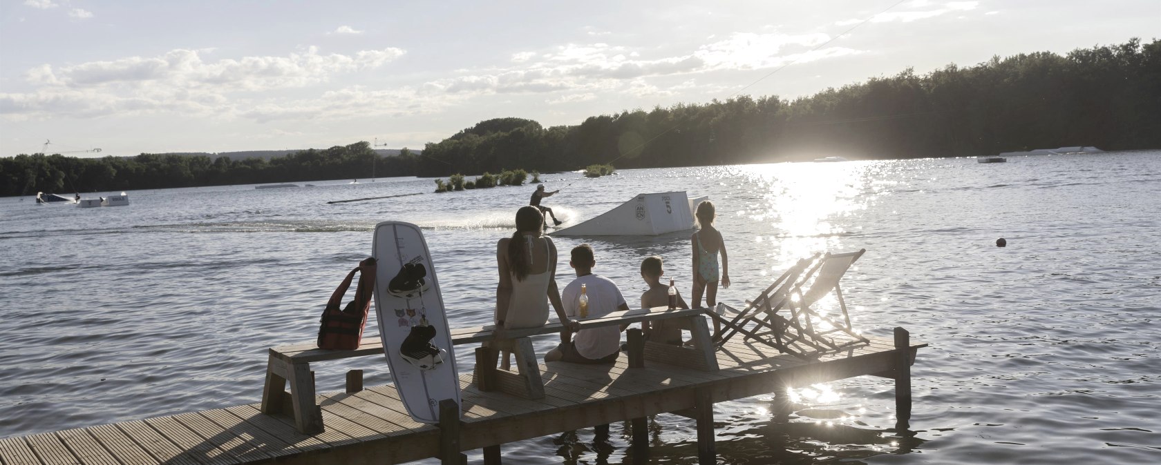 Wassersport am Badesee Gürzenich, Düren, © Eifel Tourismus GmbH, Tobias Vollmer-gefördert durch REACT-EU