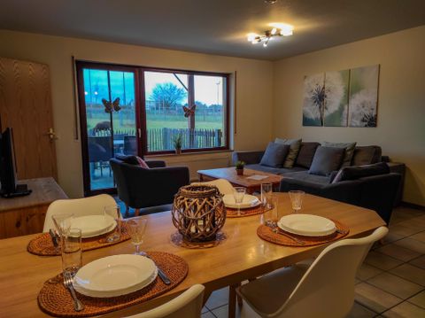 An inviting farm in the Eifel with views of cows and green landscape. Cozy holiday apartments offer a perfect opportunity for a nature vacation.