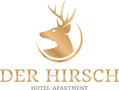 Een elegant logo met een gestileerd hertenkop in goudtinten. Daaronder staat “DER HIRSCH HOTEL·APARTMENT” in heldere letters.