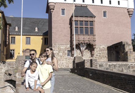 Schloss Burgau mit Familie, © Eifel Tourismus GmbH, Tobias Vollmer