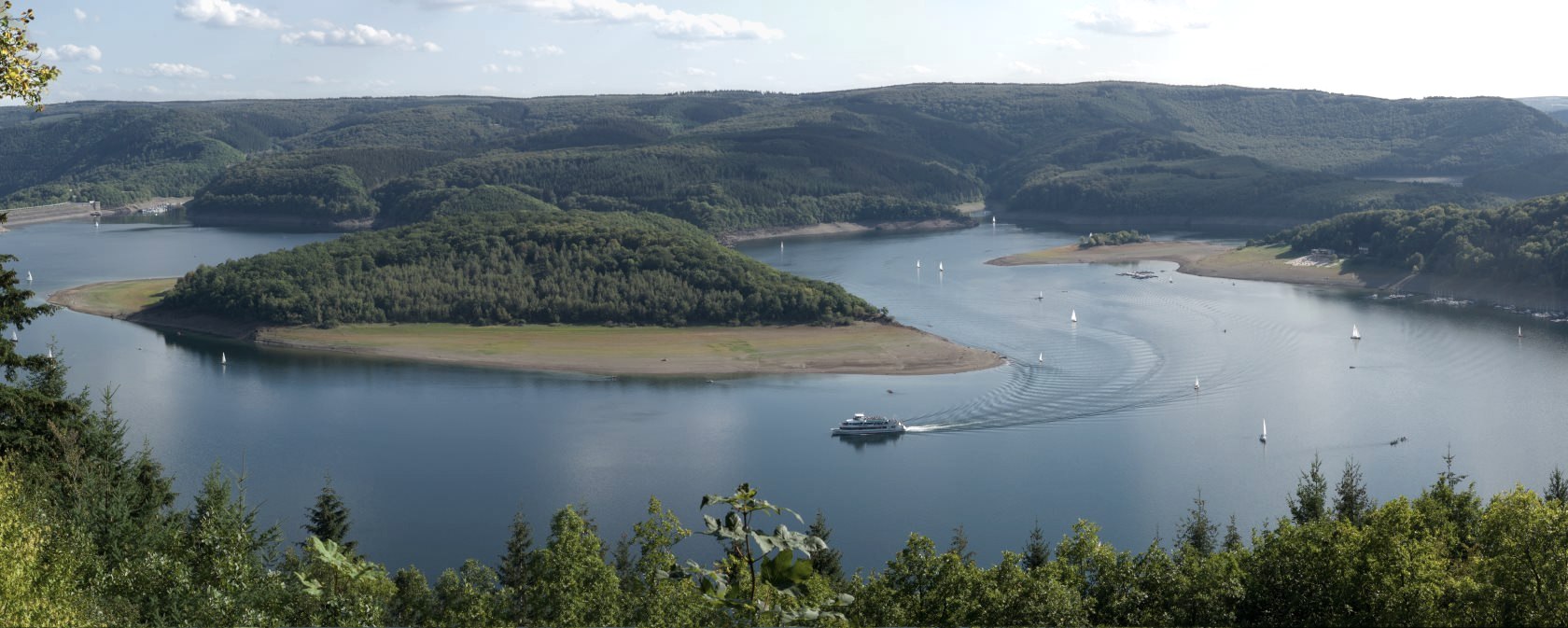 De Eifel-Höhen-Route fietst langs de Rursee, © Eifel Tourismus GmbH/P. Jacob