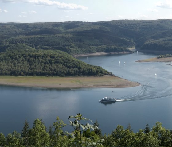 De Eifel-Höhen-Route fietst langs de oevers van de Rursee, © Eifel Tourismus GmbH/P. Jacob